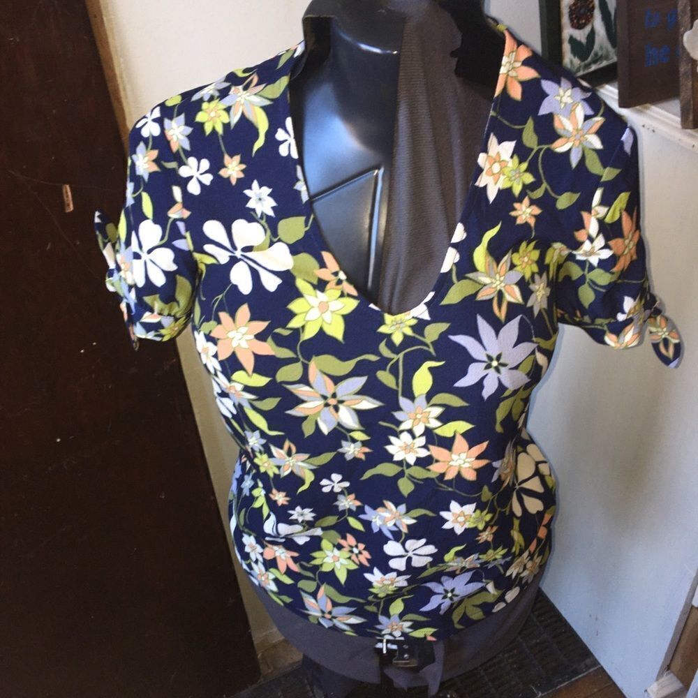ModCloth v-neck tropical coconutgirl floral navy blouse